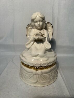 Landy International White Ceramic Angel Trinket Box